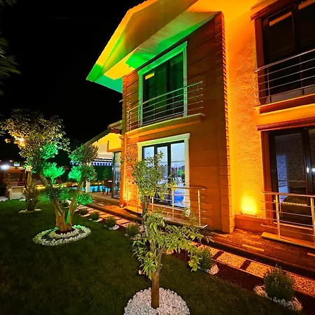 Vila Liggo Garden Muestakil Muhafazakar Isitmali Havuzlu *